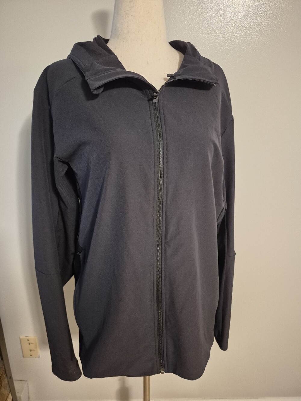 lululemon athletica Black Zip Hoodie - XL Reflective Vented EUC
